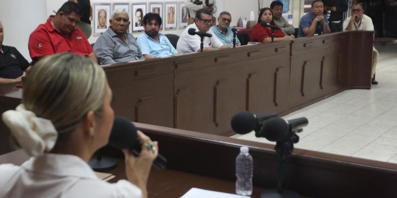 Se Reúnen Transportistas de Mazatlán con Estrella Palacios