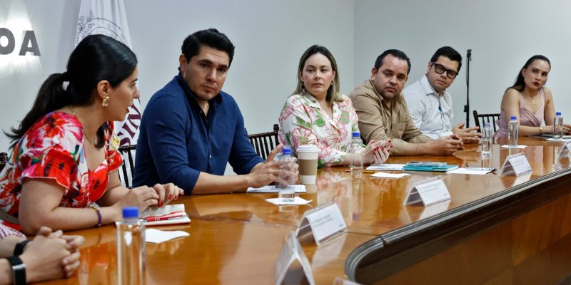 Secretarios Tienen su Primera Reunión con la Gobernadora Interina