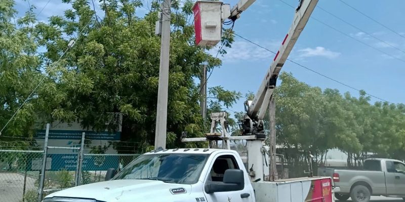 Rehabilitan Alumbrado Público en Comunidades Rurales