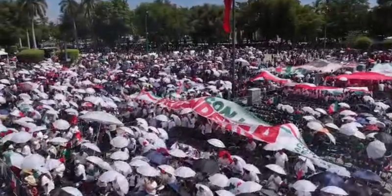 Miles de Sinaloenses Llegaron a la Explanada de Gobierno del Estado Para Acompañar el Mensaje de Sheimbaun