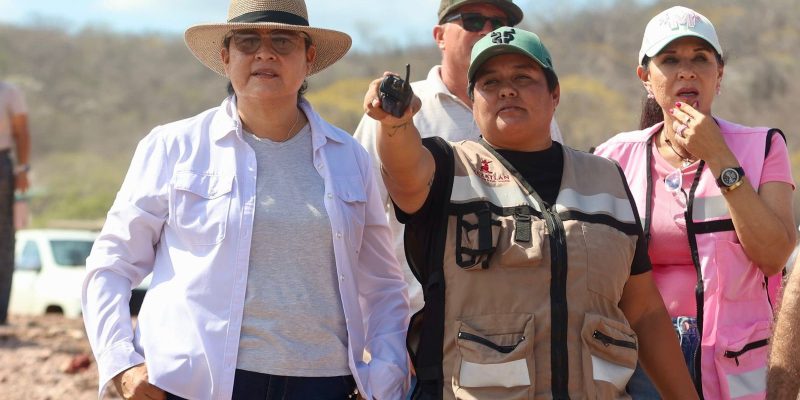 Constata Alcaldesa Minerva Osuna el Control del Incendio en el Basurón