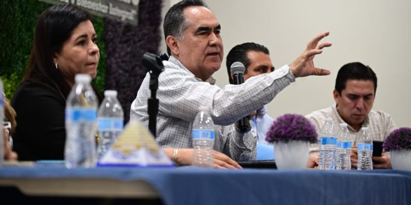 Encabeza Jesús Madueña reunión con directivos de la Zona Centro