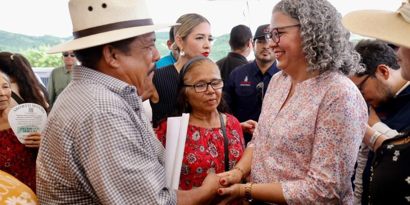 La Gobernadora Graciela Domínguez Entrego Hoy 60 Lotes a Familias Desplazadas
