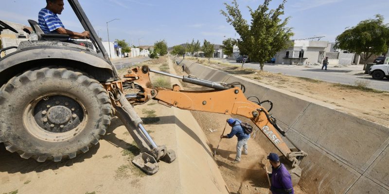 Adelantan Limpieza de Canales en Mazatlán