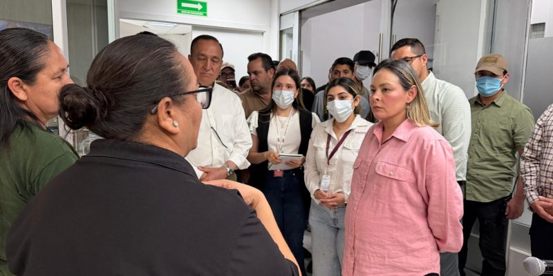 La Gobernadora Yeraldine Visitó a Familiares de Víctimas de incendio en Los Mochis