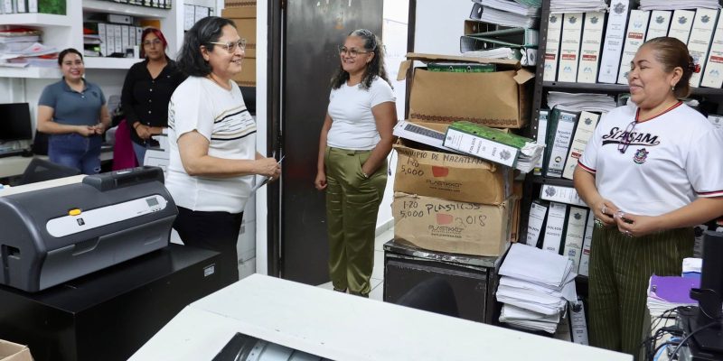 La Presidenta Municipal Provisional, Minerva Osuna Zavala, Recorrió hoy las oficinas de Palacio
