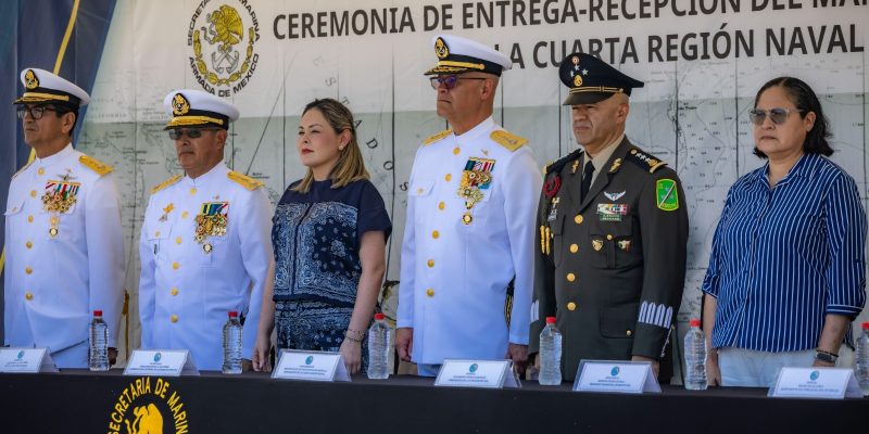Asiste Yeraldine Bonilla al Cambio de Mando de Armas de la Cuarta Región Naval
