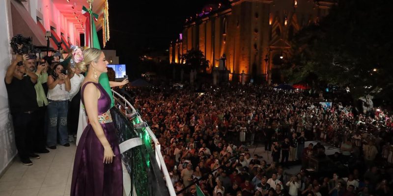 Estrella Palacios dio el Grito ante Miles de Mazatlecos
