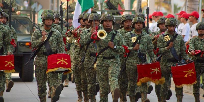 Encabeza Estrella Palacios el Desfile Cívico-Militar por el 216 Aniversario de la Independencia de México