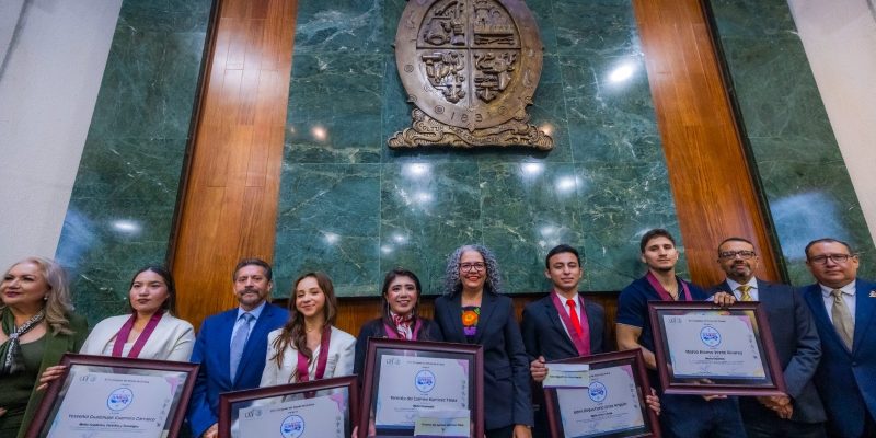 Graciela Domínguez Nava Entregó Hoy el Premio al Mérito Juvenil de Sinaloa