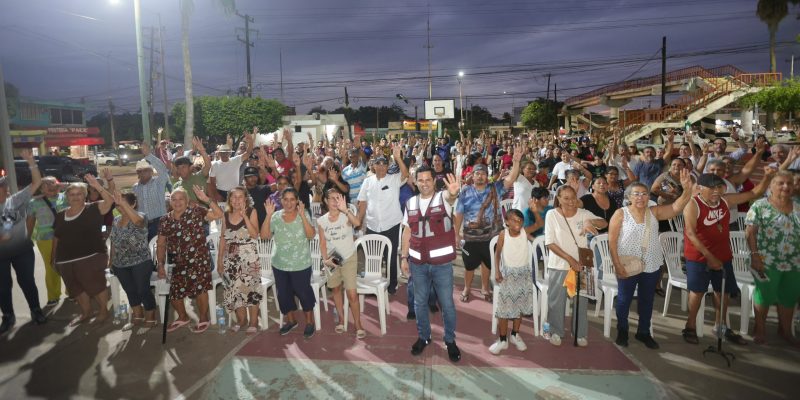 Carlos Escobar participa en asamblea informativa en la colonia Urías