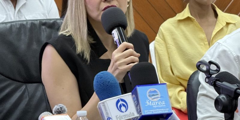 Regresa Estrella Palacios al Ayuntamiento y analiza cambios en su gabinete